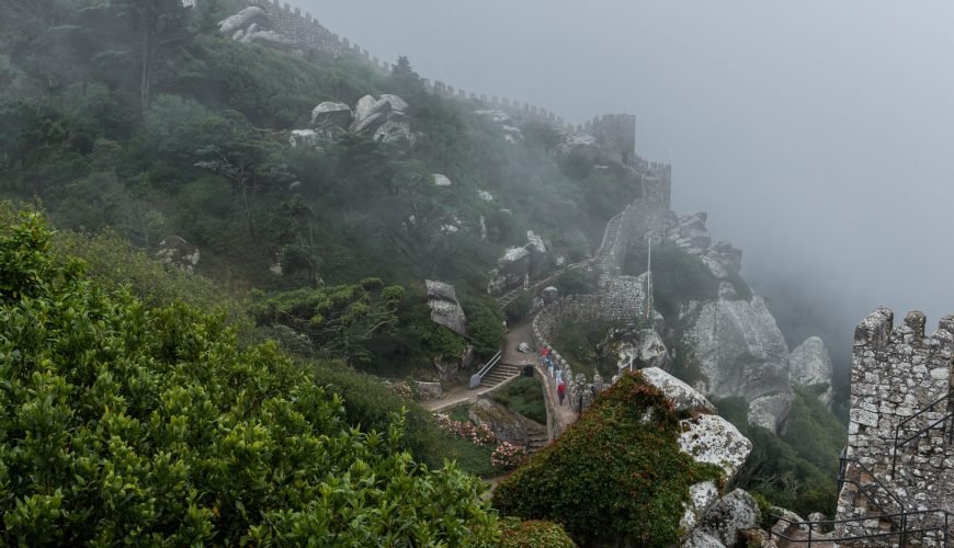 The Castle on the Cliff: Majestic, Magic, Manoir